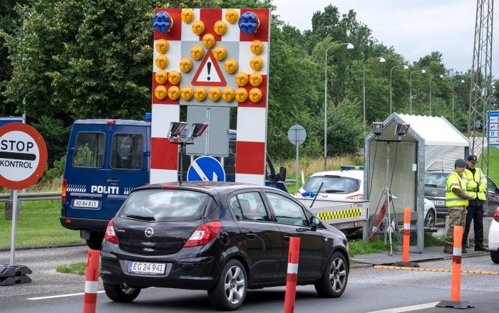 Siden midten af marts har den dansk-tyske grænse været lukket på grund af den frygtede coronaepidemi. Her ses kontrol ved grænsen ved Padborg i 2016. Siden midten af marts har den dansk-tyske grænse været lukket på grund af den frygtede coronaepidemi. Her ses kontrol ved grænsen ved Padborg i 2016.
