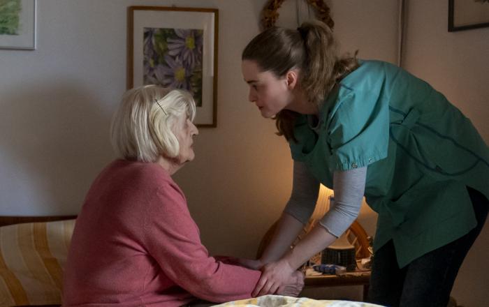 Den sønderjyske skuespiller Jette Søndergaard (th.) indtager igen hovedrollen i en Frelle Petersen-film. Den sønderjyske skuespiller Jette Søndergaard (th.) indtager igen hovedrollen i en Frelle Petersen-film.