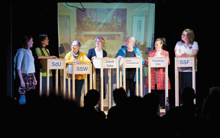 Hvad er det ved Sydslesvig og det danske mindretal, som er svært at slippe? Det undersøger Rasmus Meyer, kommunikationschef i Sydslesvigsk Forening (SSF) og ivrig debattør, i et nyt teaterstykke, der indeholder både kærlighed og kritik til hjemstavnen. Hvad er det ved Sydslesvig og det danske mindretal, som er svært at slippe? Det undersøger Rasmus Meyer, kommunikationschef i Sydslesvigsk Forening (SSF) og ivrig debattør, i et nyt teaterstykke, der indeholder både kærlighed og kritik til hjemstavnen.