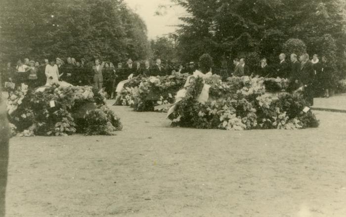 Mindehøjtideligheden på Fredshøj Kirkegård i Flensborg blev dansk uden tysk heil og honnør. 