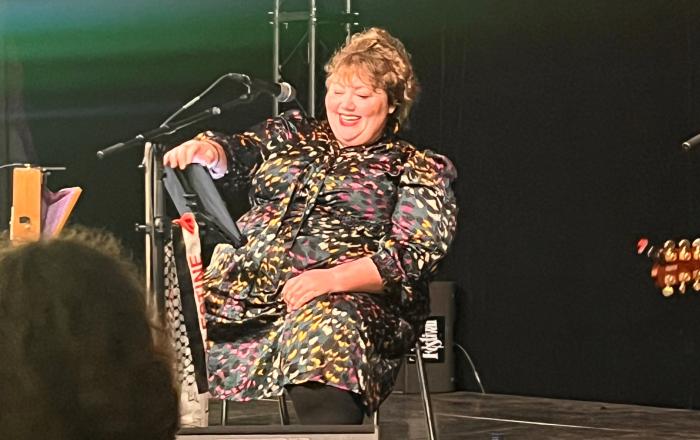 Irske Ríoghnac Connolly sang på gælisk.
