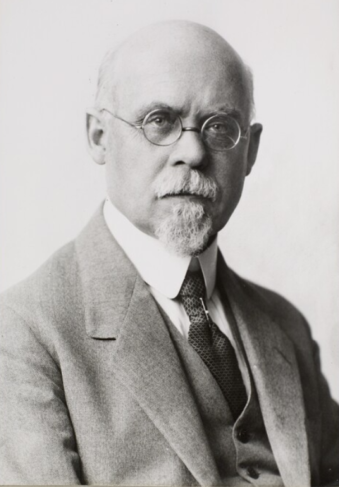 Aage Friis fotograferet mellem 1911 og 1925. Aage Friis fotograferet mellem 1911 og 1925.