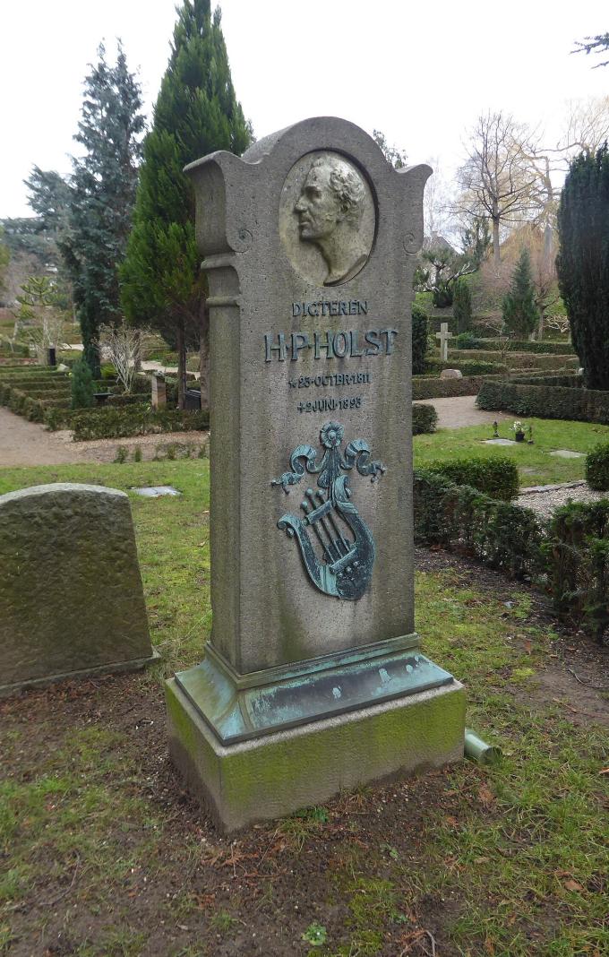 Hans Peter Holsts gravsten på Holmens Kirkegård i København. Foto fra 2019. Hans Peter Holsts gravsten på Holmens Kirkegård i København. Foto fra 2019.