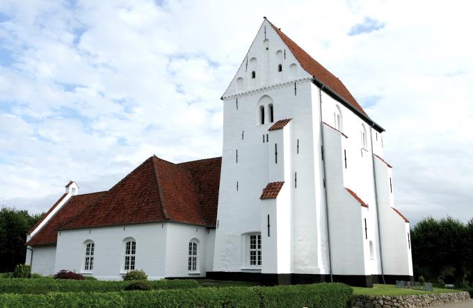 Notmark Kirke, hvis tårn er 13 m bredt. Foto fra 2021.