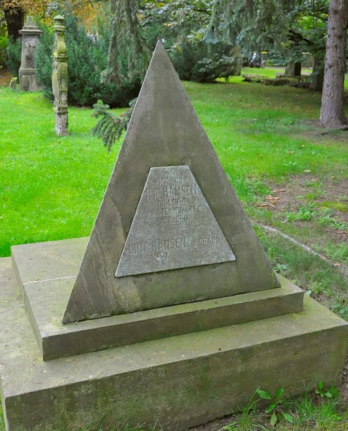 P.A. Hansens gravmæle på kirkegården i Gotha. Foto fra 2014. P.A. Hansens gravmæle på kirkegården i Gotha. Foto fra 2014.
