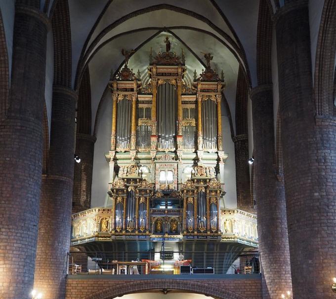 Orgelpulpituret i Sankt Nikolaj Kirke i Flensborg.