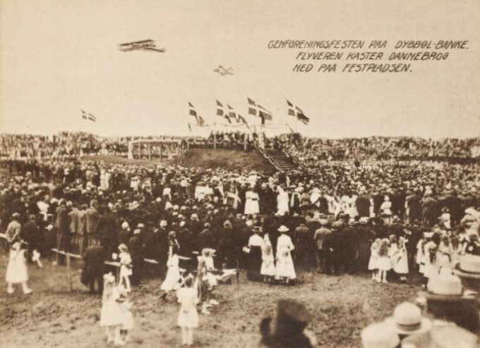 Nedkastning af Dannebrog 11. juli 1920 Nedkastning af Dannebrog 11. juli 1920