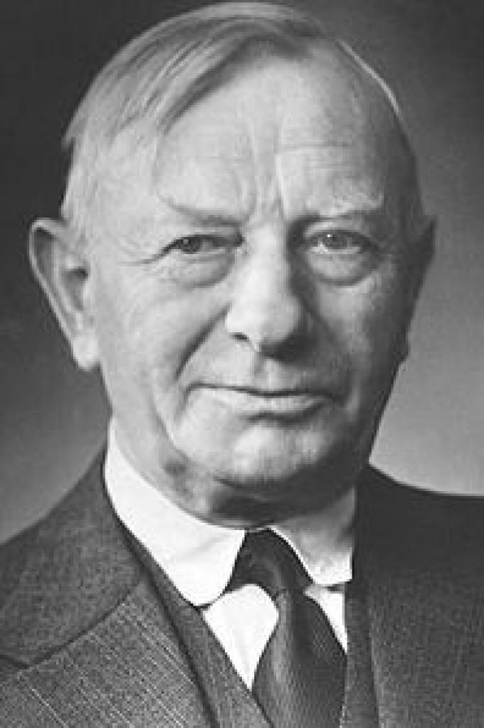 A.P. Møller (1876-1965) A.P. Møller (1876-1965)