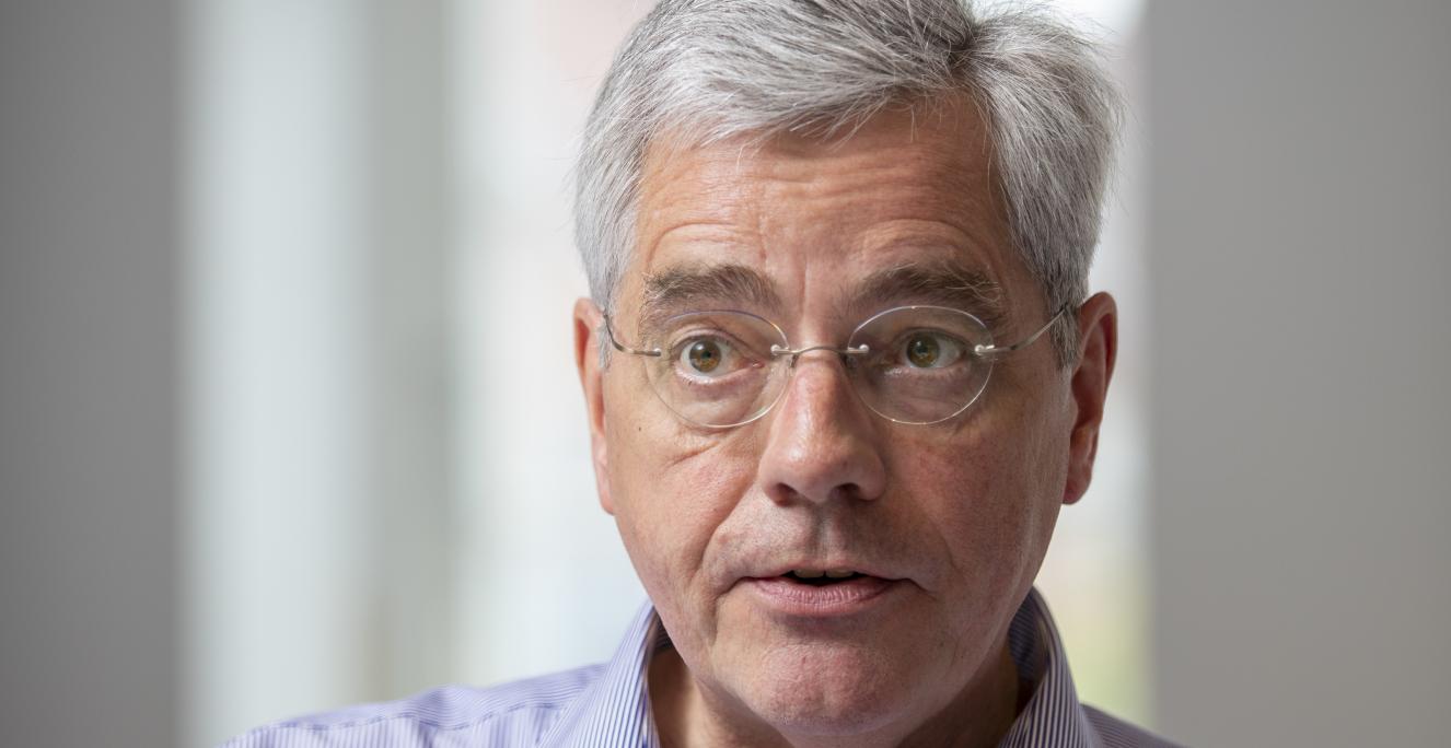 Jens A. Christiansen, generalsekretær i Sydslesvigsk Forening: “Udgangspunktet er jo, at det danske mindretal ikke fejrer Genforeningen. Vi formulerer det sådan, at vi markerer folkeafstemningen og den efterfølgende grænsedragning i 1920. Vi glæder os over, at Sønderjylland og Danmark kan markere Genforeningen, men vi synes selvfølgelig, det var kedeligt, at vi ikke kom hjem, som man formulerede det dengang.”