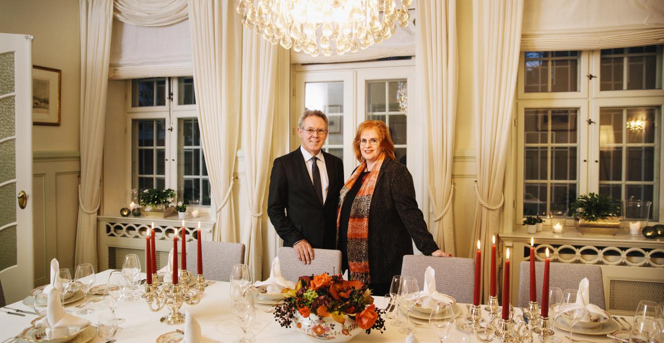 Andreas Meitzner og hans hustru, Agnes, holder jul i residensen på Østerbro i København sammen med deres tre voksne børn, der kommer på besøg fra Tyskland. Andreas Meitzner og hans hustru, Agnes, holder jul i residensen på Østerbro i København sammen med deres tre voksne børn, der kommer på besøg fra Tyskland.