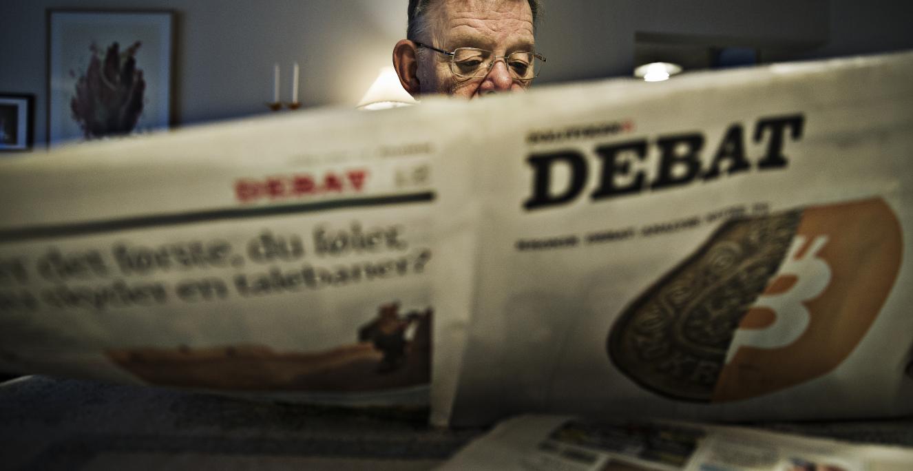 Kjeld Holm og hans hustru har givet mange af de fortællinger om grænselandet, som Kjeld Holm er vokset op med, videre til de to døtre, Nanna og Katja. Men de har gjort sig umage for at supplere de nationale fortællinger med globalt udsyn. Kjeld Holm og hans hustru har givet mange af de fortællinger om grænselandet, som Kjeld Holm er vokset op med, videre til de to døtre, Nanna og Katja. Men de har gjort sig umage for at supplere de nationale fortællinger med globalt udsyn.