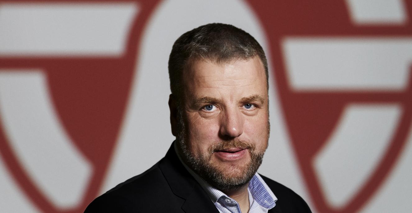 Axel Johnsen, ph.d., er afdelingschef i Viden & Samlinger, Museum Sønderjylland. Han er også forfatter til en række bøger, herunder 'Dannevirkemænd' og Ejderfolk. Den grænsepolitiske opposition 1920-1940'. 