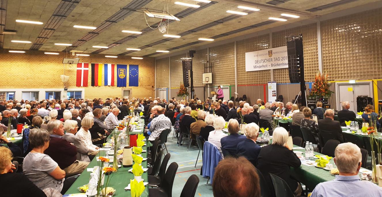 Det tyske mindretal i Sønderjylland var lørdag samlet til Deutscher Tag i den tyske sportshal i Tinglev. Årets festtaler var Sabine Sütterlin-Waack (CDU), justits- og Europaminister samt minister for forbrugerbeskyttelse og ligestilling i Slesvig-Holsten.