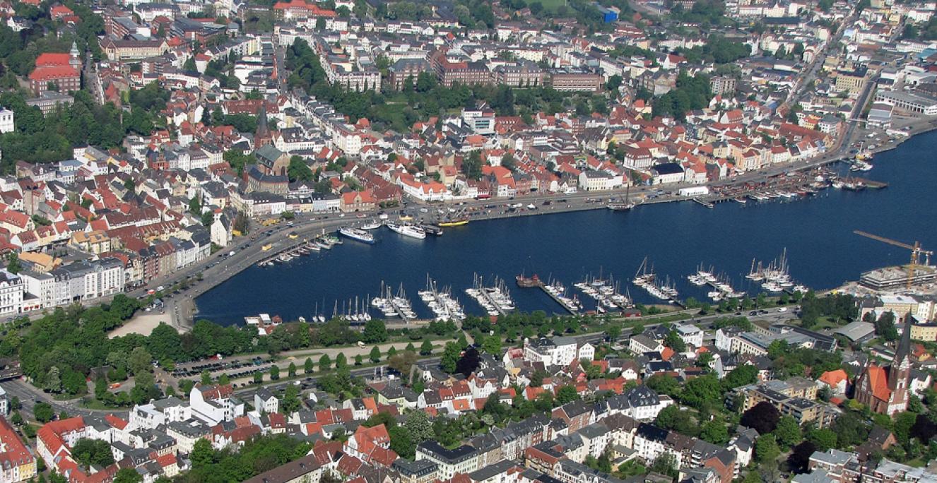 Flensborg By markerer i 2020 100-året for folkeafstemningerne, der førte til grænsedragningen mellem Danmark og Tyskland. Flensborg By markerer i 2020 100-året for folkeafstemningerne, der førte til grænsedragningen mellem Danmark og Tyskland.