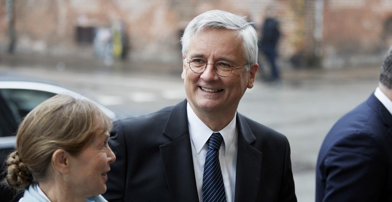 Detlev Rünger, Tysklands ambassadør i Danmark, ankommer til festgudstjenesten sammen med sin hustru, Iris Rünger. Detlev Rünger, Tysklands ambassadør i Danmark, ankommer til festgudstjenesten sammen med sin hustru, Iris Rünger.