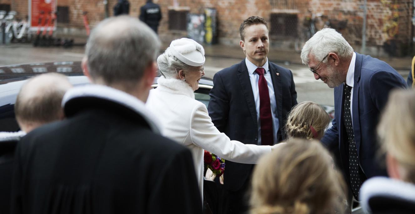 Dronning Margrethe hilser på Knud-Erik Therkelsen, generalsekretær i Grænseforeningen. Foto: Thomas Tolstrup Dronning Margrethe hilser på Knud-Erik Therkelsen, generalsekretær i Grænseforeningen. Foto: Thomas Tolstrup
