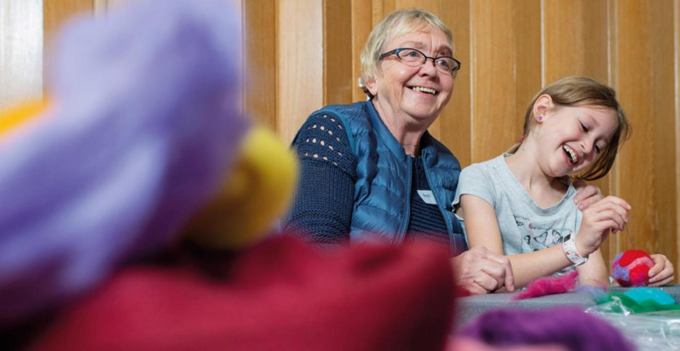 Kom til ’Familie-sprog-festival’ på Christianslyst i Sydslesvig i slutningen af efterårsferien 15.-17. oktober 2021, hvor børn og voksne nord og syd for grænsen knytter venskaber. I år er temaet ’Grænser og mindesmærker – hvad er det?’ med fejringen af 100-året for Genforeningen som et centralt emne. Kom til ’Familie-sprog-festival’ på Christianslyst i Sydslesvig i slutningen af efterårsferien 15.-17. oktober 2021, hvor børn og voksne nord og syd for grænsen knytter venskaber. I år er temaet ’Grænser og mindesmærker – hvad er det?’ med fejringen af 100-året for Genforeningen som et centralt emne.