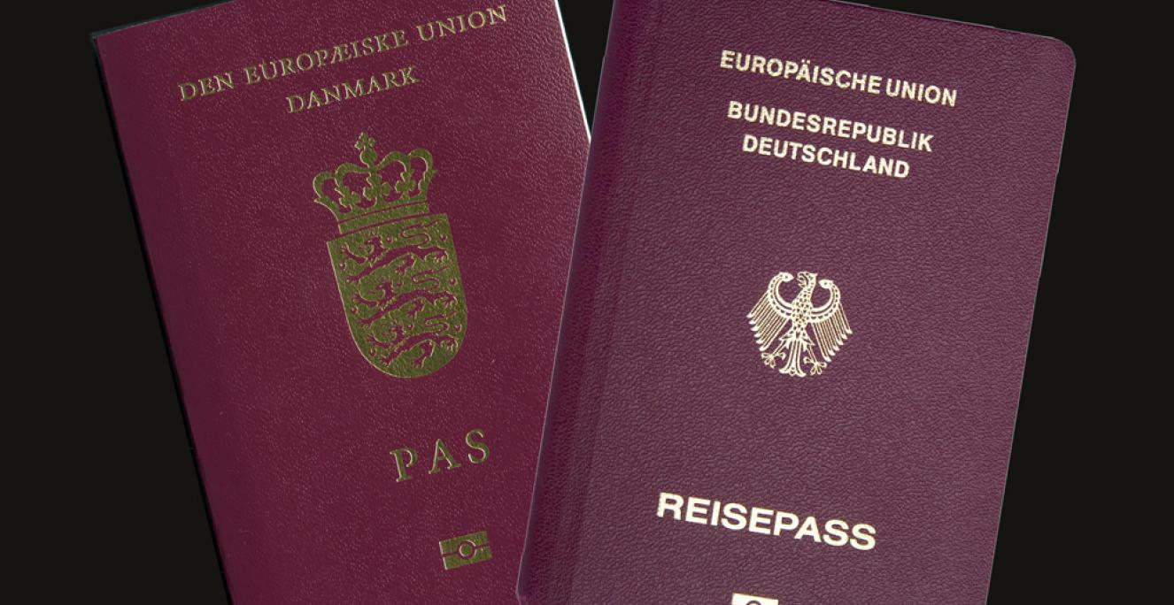 Det er nu blevet lettere for medlemmer af det danske mindretal i Sydslesvig, der er bosat i Danmark, at få dansk statsborgerskab. Det er nu blevet lettere for medlemmer af det danske mindretal i Sydslesvig, der er bosat i Danmark, at få dansk statsborgerskab.