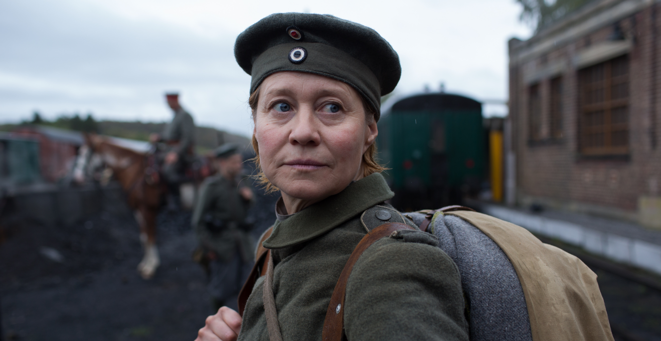 'Erna i krig' med Trine Dyrholm i hovedrollen som Erna Jensen havde premiere torsdag den 29. oktober. 'Erna i krig' med Trine Dyrholm i hovedrollen som Erna Jensen havde premiere torsdag den 29. oktober.