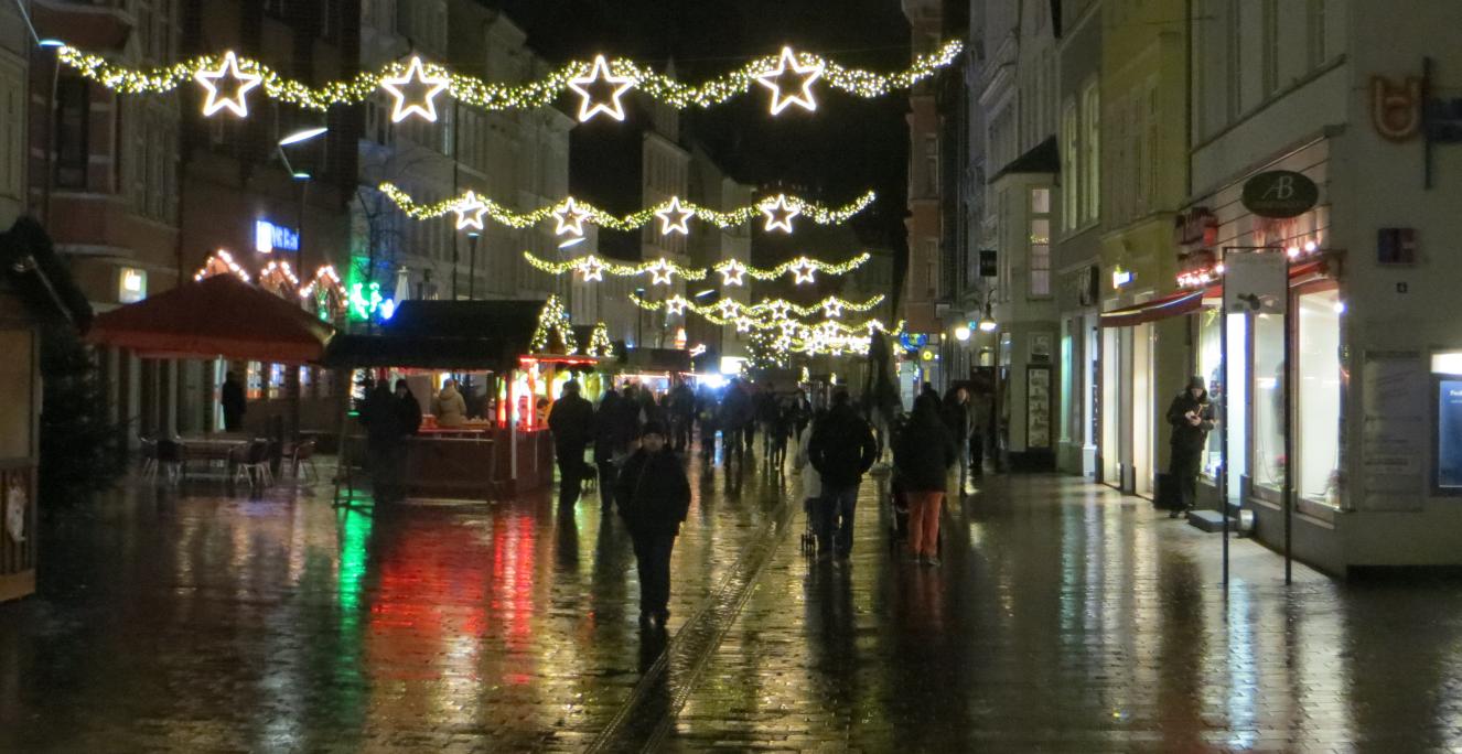 Pga. coronapandemien bliver der ingen juleshopping i Flensborgs gågade i år. Pga. coronapandemien bliver der ingen juleshopping i Flensborgs gågade i år.