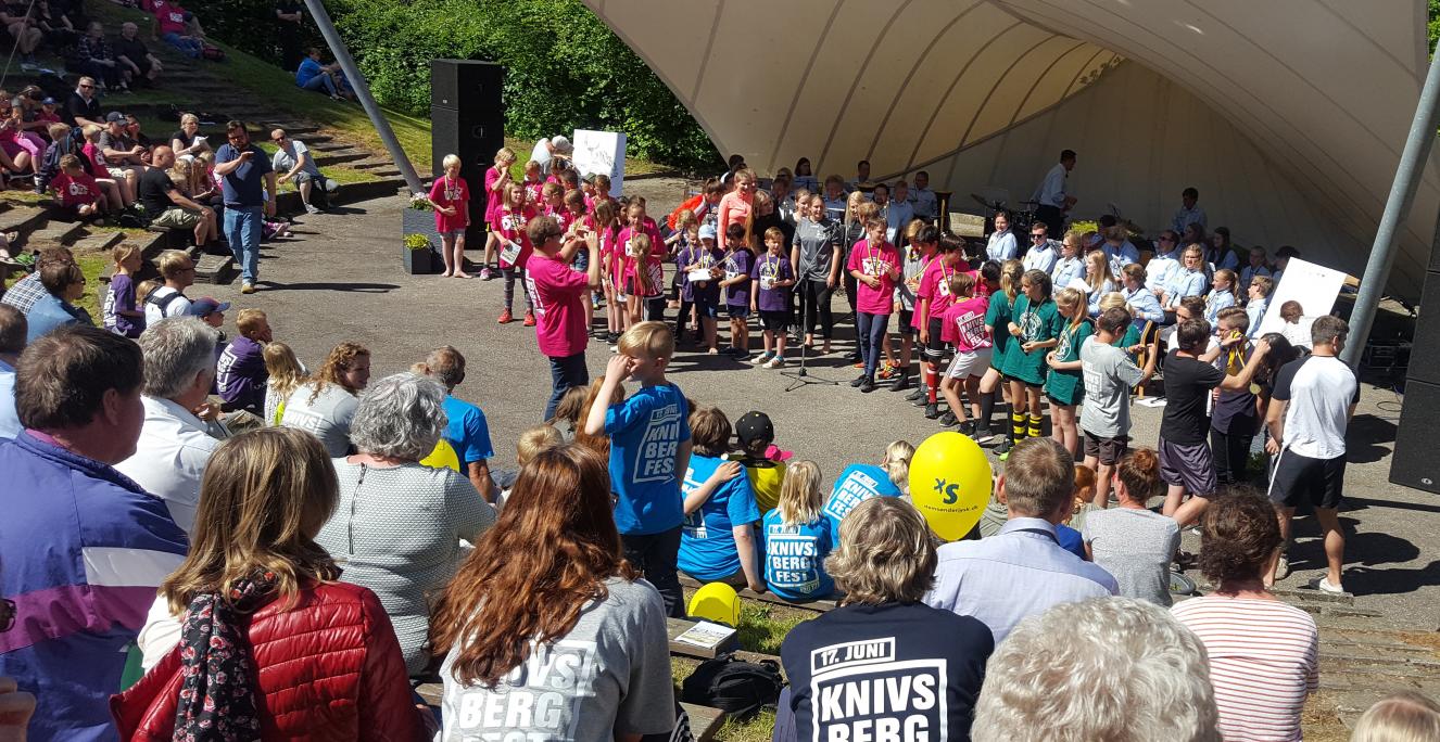 Knivsbergfesten er det tyske mindretals store sommerfest, der er blev afholdt siden 1894, kun afbrudt af de to verdenskrige samt coronapandemien i 2020. Knivsbergfesten er det tyske mindretals store sommerfest, der er blev afholdt siden 1894, kun afbrudt af de to verdenskrige samt coronapandemien i 2020.