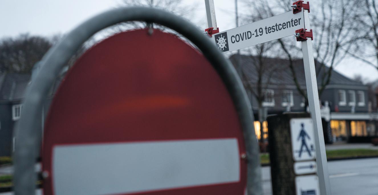 “De åbne grænser i Europa har det ikke særlig godt i øjeblikket”, siger Catharina Sørensen, vicedirektør i Tænketanken Europa, der står bag notatet ‘Grænsebommenes Europa? Coronakrisen og grænsekontrol’. På billedet er det coronatestcenteret i Kruså, der er et af de 19 testcentre ved den dansk-tyske grænse. “De åbne grænser i Europa har det ikke særlig godt i øjeblikket”, siger Catharina Sørensen, vicedirektør i Tænketanken Europa, der står bag notatet ‘Grænsebommenes Europa? Coronakrisen og grænsekontrol’. På billedet er det coronatestcenteret i Kruså, der er et af de 19 testcentre ved den dansk-tyske grænse.