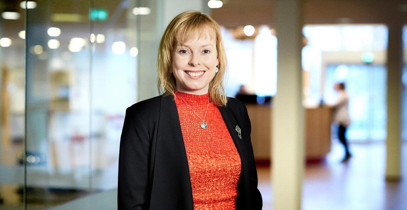 Kirkeminister Joy Mogensen (S) og regeringen har mødt kritik fra både indland og udland på grund af et bebudet lovforslag om oversættelse af prædikener. Lovforslaget er nu udskudt på ubestemt tid, og der er ikke sat nogen ny dato. Kirkeminister Joy Mogensen (S) og regeringen har mødt kritik fra både indland og udland på grund af et bebudet lovforslag om oversættelse af prædikener. Lovforslaget er nu udskudt på ubestemt tid, og der er ikke sat nogen ny dato.