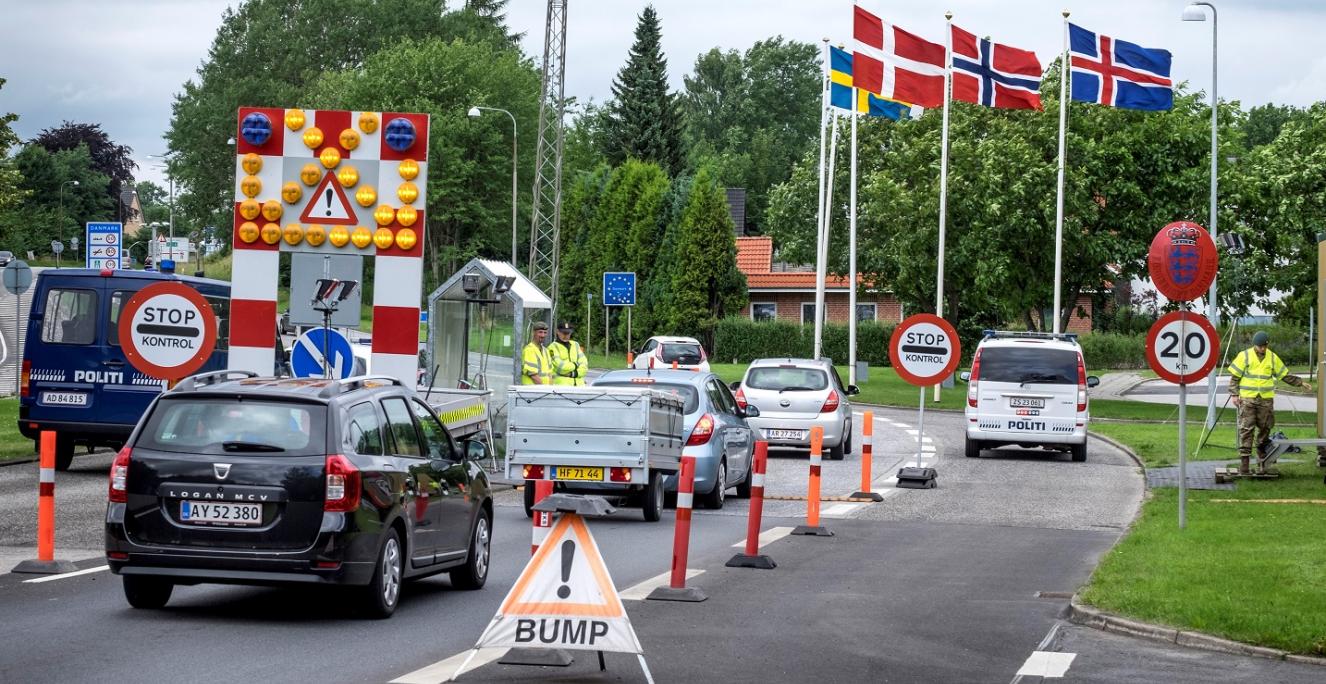 Den danske regering genindfører den midlertidige grænsekontrol, så den gælder frem til 12. maj 2022. Det sker med den begrundelse, at der fortsat eksisterer en terrortrussel fra militante islamister og organiserede kriminelle mod Danmark. Den danske regering genindfører den midlertidige grænsekontrol, så den gælder frem til 12. maj 2022. Det sker med den begrundelse, at der fortsat eksisterer en terrortrussel fra militante islamister og organiserede kriminelle mod Danmark.