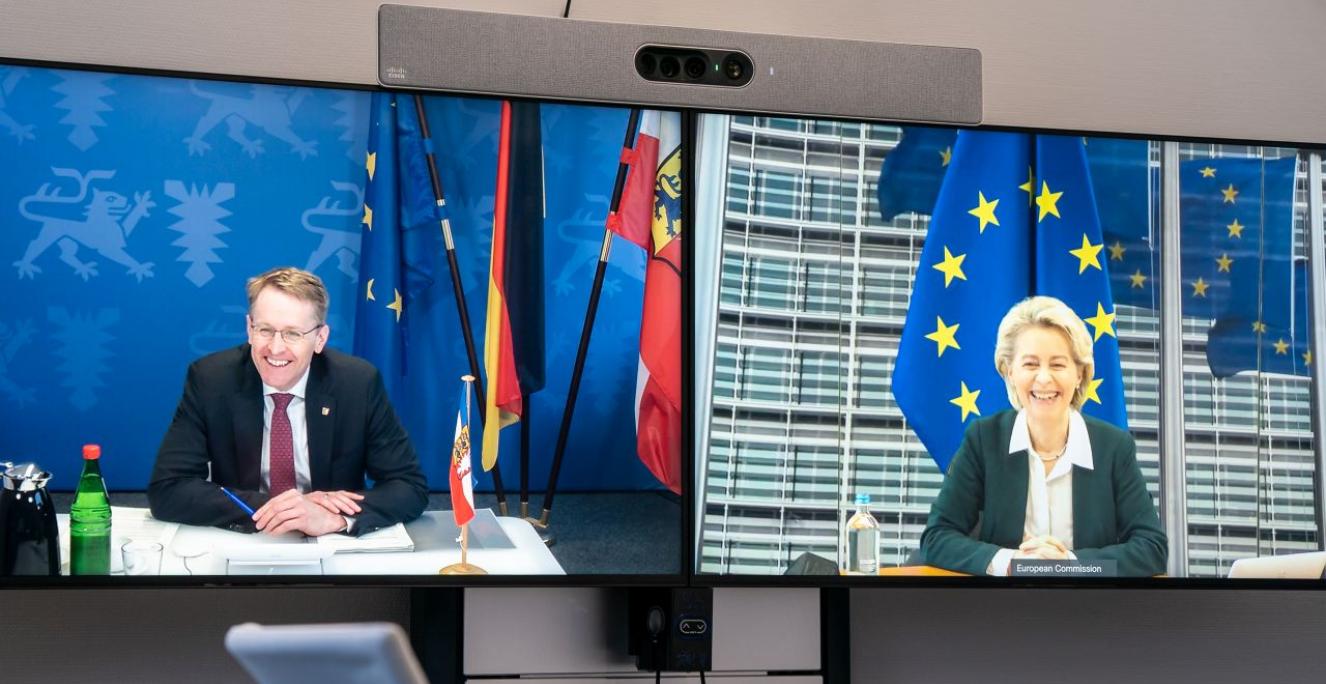 Slesvig-Holstens ministerpræsident Daniel Günther (CDU) mødtes mandag med EU-Kommissionsformand Ursula von der Leyen via en videforbindelse. Slesvig-Holstens ministerpræsident Daniel Günther (CDU) mødtes mandag med EU-Kommissionsformand Ursula von der Leyen via en videforbindelse.