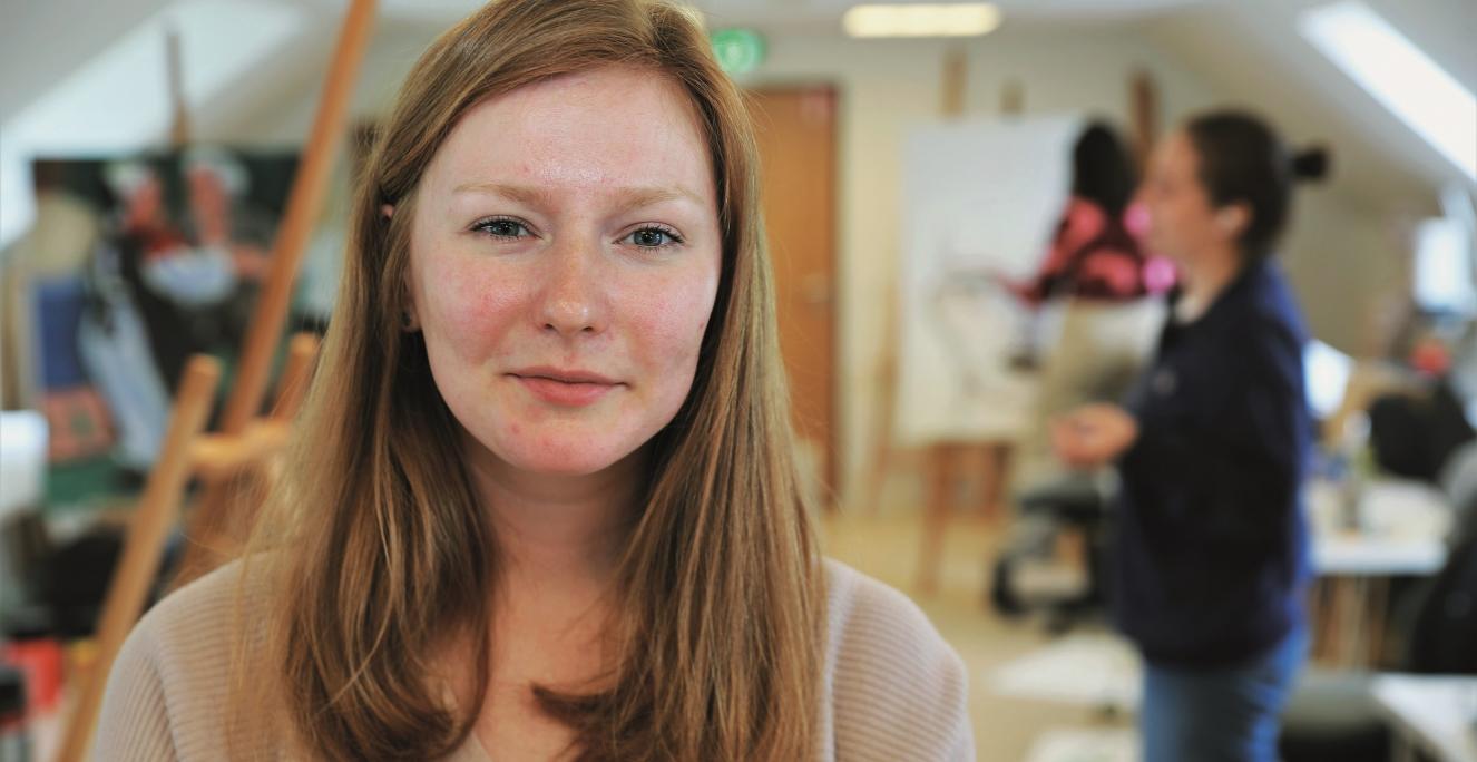 Liza Kovolova fra Ukraine er glad for at deltage i Minority Changemaker Programme, hvor hun bl.a. har undervisning i kunst. “Det hjælper mig med at tænke på andet end krigen. Det er ikke rart at vide, at min far og bror befinder sig i en krigszone”, siger hun.