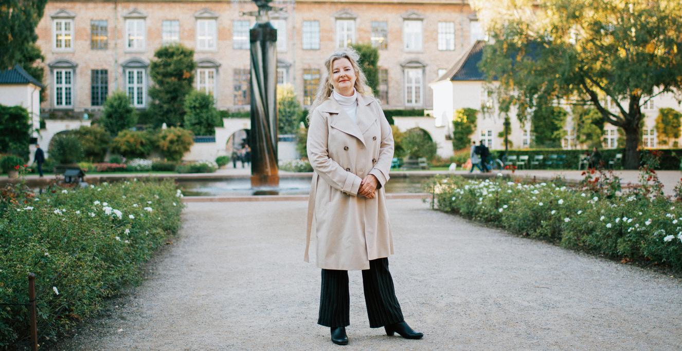 Som forfatter vil man altid trække på noget, siger Annegret Friedrichsen. Hun har selv haft glæde af at være feriebarn og ved, der er etableret livslange venskaber hen over grænsen mellem børn og deres værtsfamilier. Som forfatter vil man altid trække på noget, siger Annegret Friedrichsen. Hun har selv haft glæde af at være feriebarn og ved, der er etableret livslange venskaber hen over grænsen mellem børn og deres værtsfamilier.