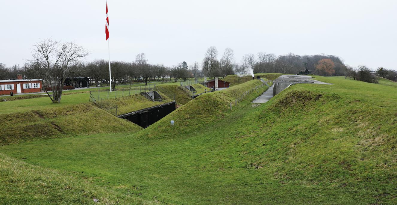 Mosede Fort ligger ved Greve Strand nær Karlslunde S-togstation på dn københavnske vestegn. Mosede Fort ligger ved Greve Strand nær Karlslunde S-togstation på dn københavnske vestegn.