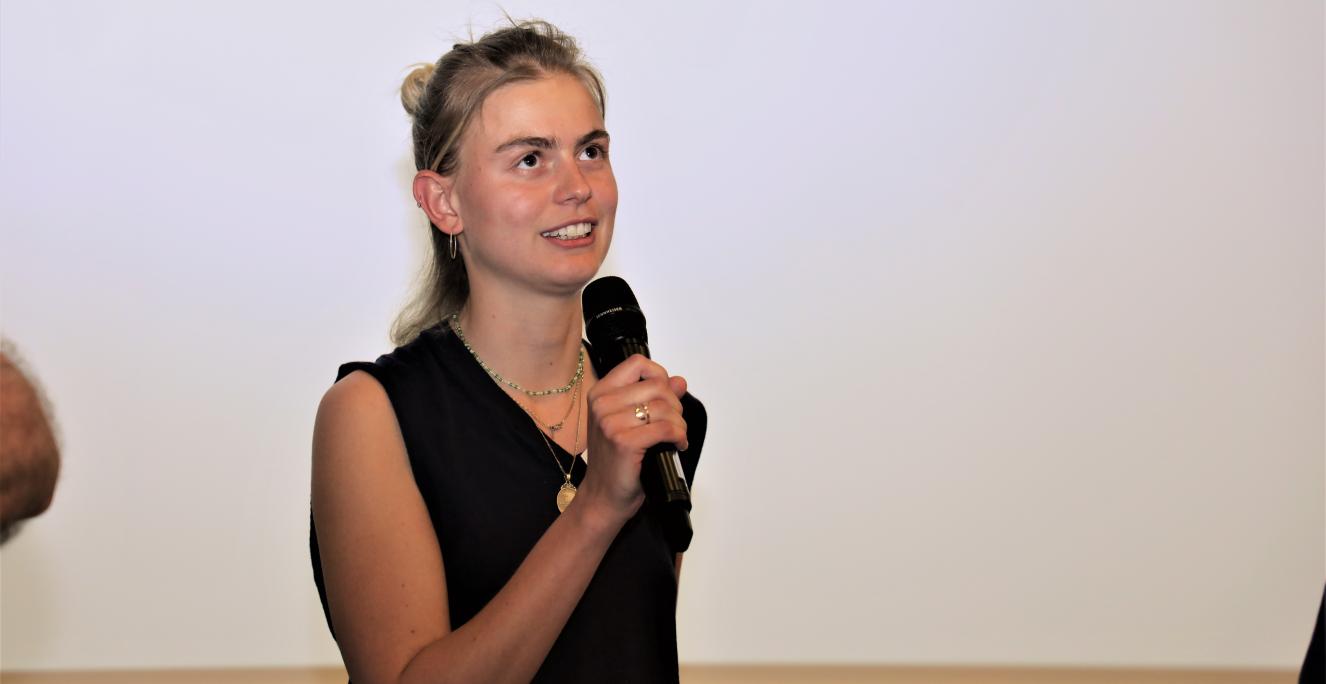 Sydslesvigske Maike Maurer deltog i paneldebatten om mindretalskompetencer på Grænseforeningens Sendemandsmøde 2023.