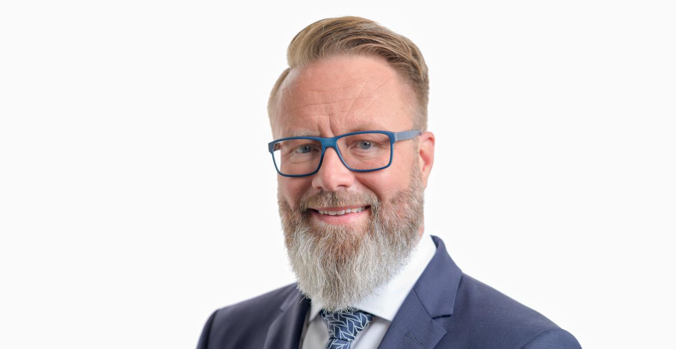 Claus Ruhe Madsen har været erhvervsminister i Slesvig-Holsten siden 2022. Han er opvokset i Danmark og var fra 2019-22 overborgmester i Rostock.