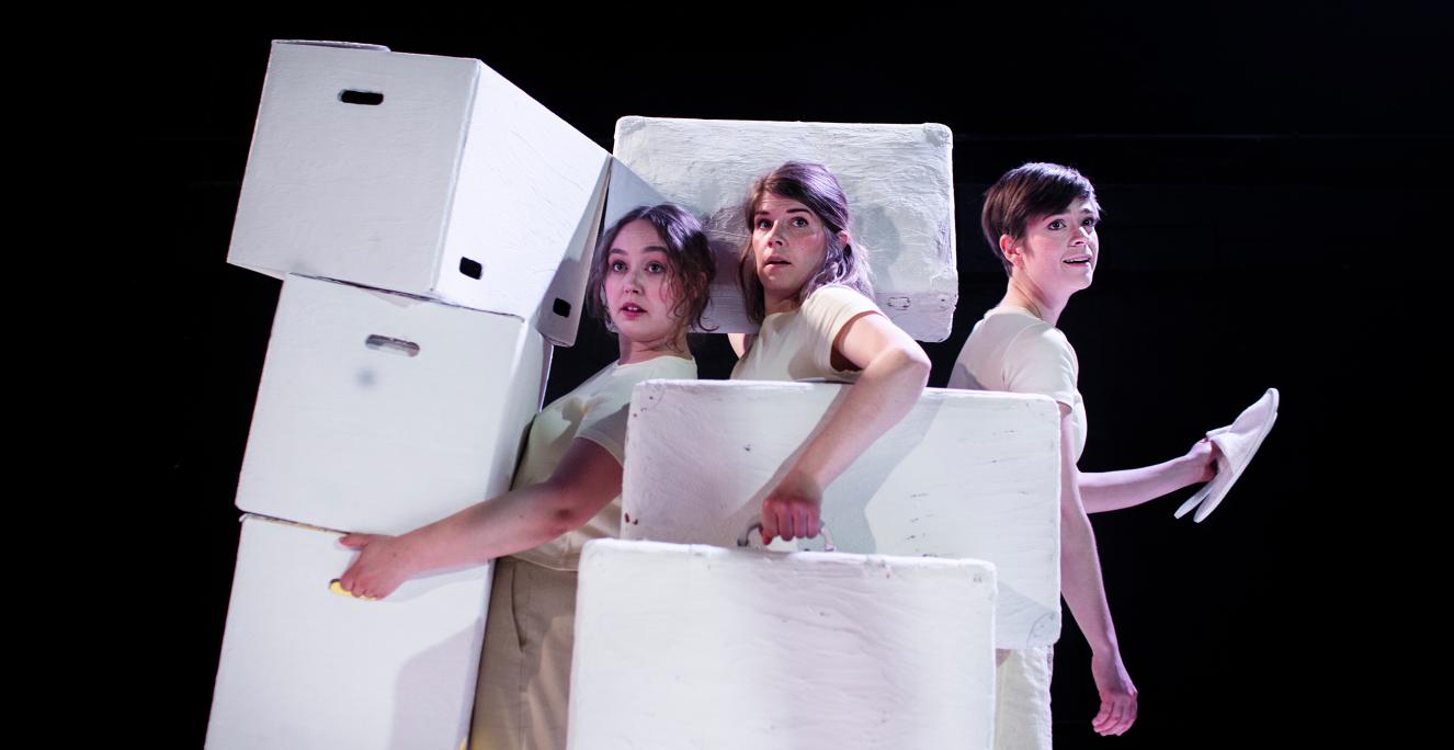Musikforestillingen 'OMVEJ'N HJEMVE' havde premiere den 22. april 2023 på Teatret Møllen i Haderslev. Til februar 2024 kan forestillingen opleves på nationalscenen i København. Musikforestillingen 'OMVEJ'N HJEMVE' havde premiere den 22. april 2023 på Teatret Møllen i Haderslev. Til februar 2024 kan forestillingen opleves på nationalscenen i København.