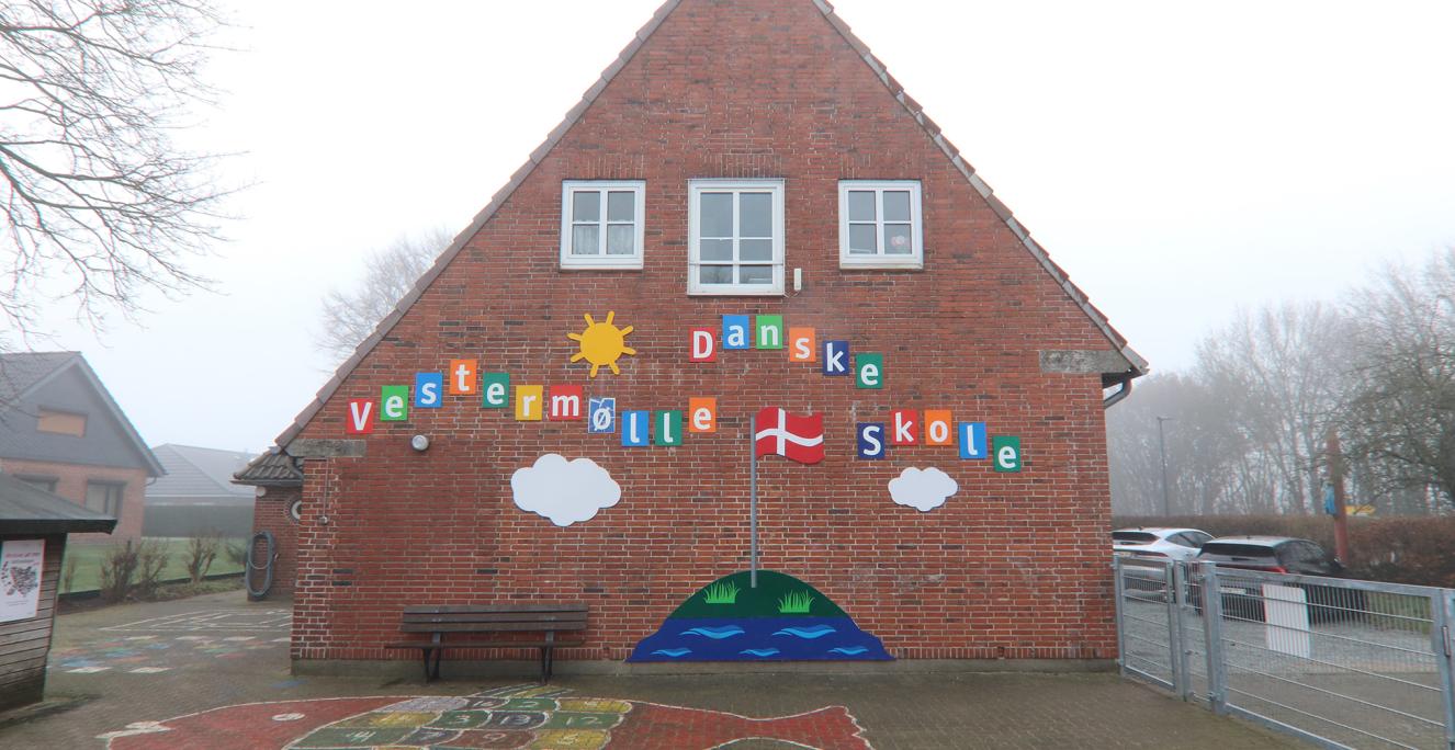 Vestermølle Danske Skole hører under Dansk Skoleforening for Sydslesvig. Vestermølle Danske Skole hører under Dansk Skoleforening for Sydslesvig.
