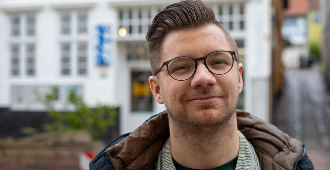 25-årige Mads Lausten er ny formand for Sydslesvigs danske Ungdomsforeninger (SdU). 25-årige Mads Lausten er ny formand for Sydslesvigs danske Ungdomsforeninger (SdU).