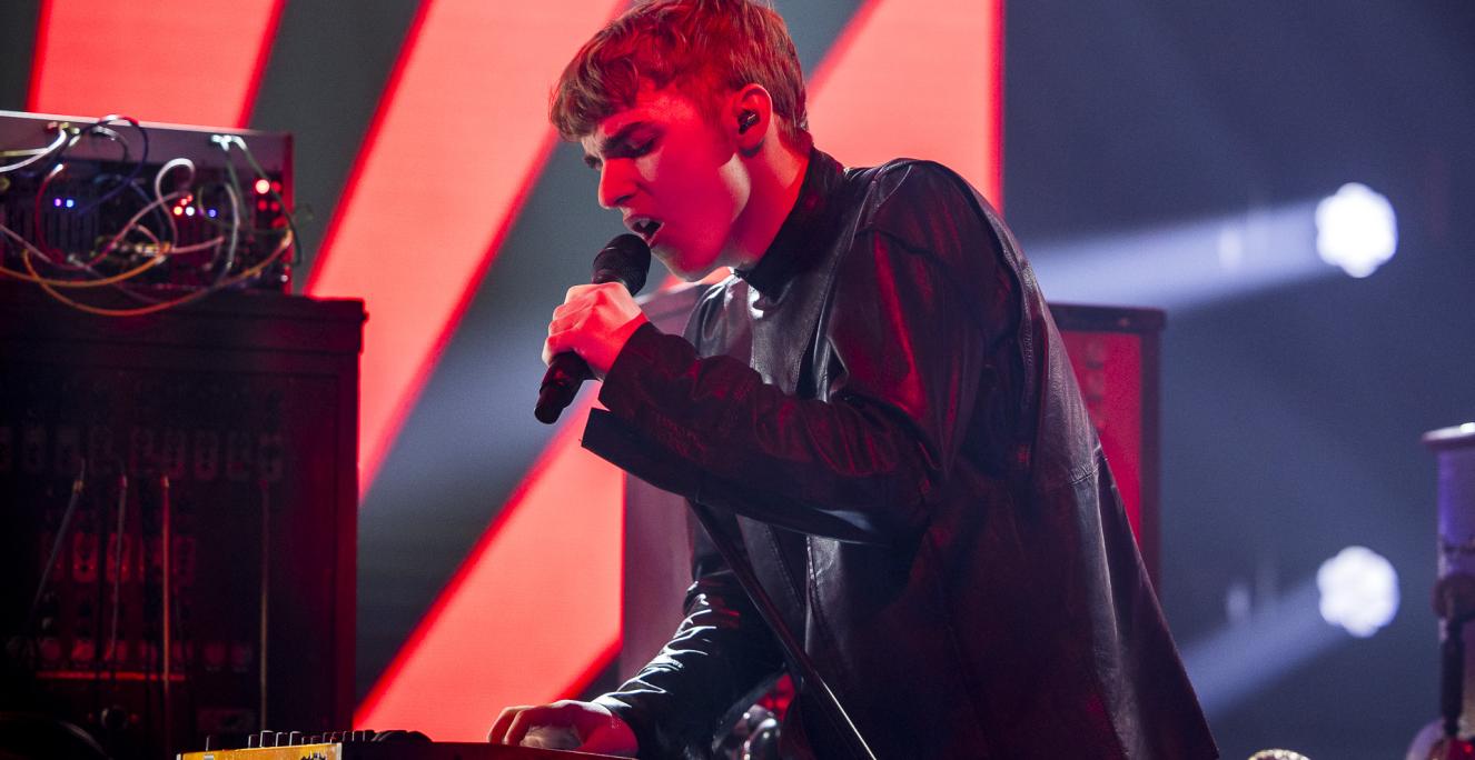 16-årige Cristian Oprea fra Sønderborg fremførte fredag aften Nenas '99 Luftballons' på tysk til andet liveshow i årets X Factor.