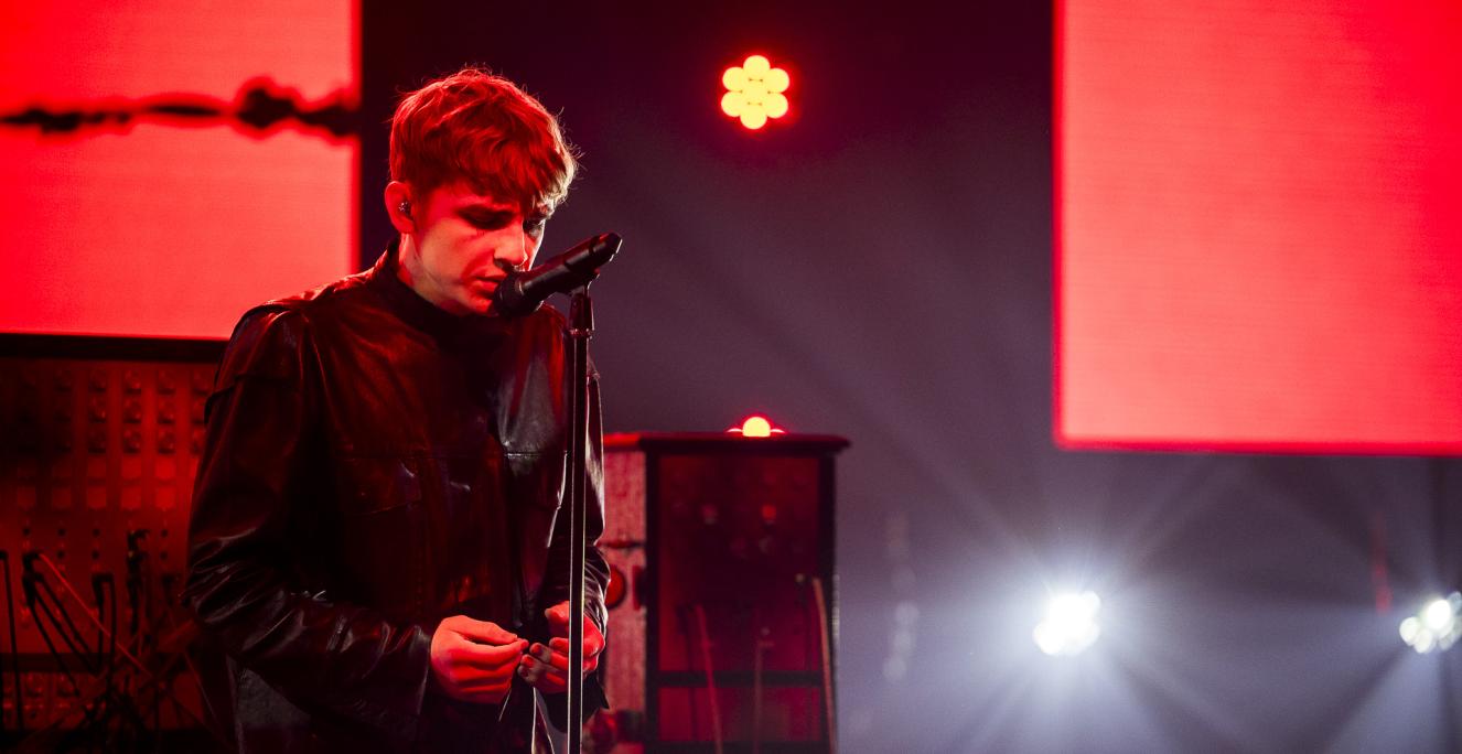 16-årige Cristian Oprea fra Sønderborg fremførte fredag aften Nenas '99 Luftballons' på tysk til andet liveshow i årets X Factor.