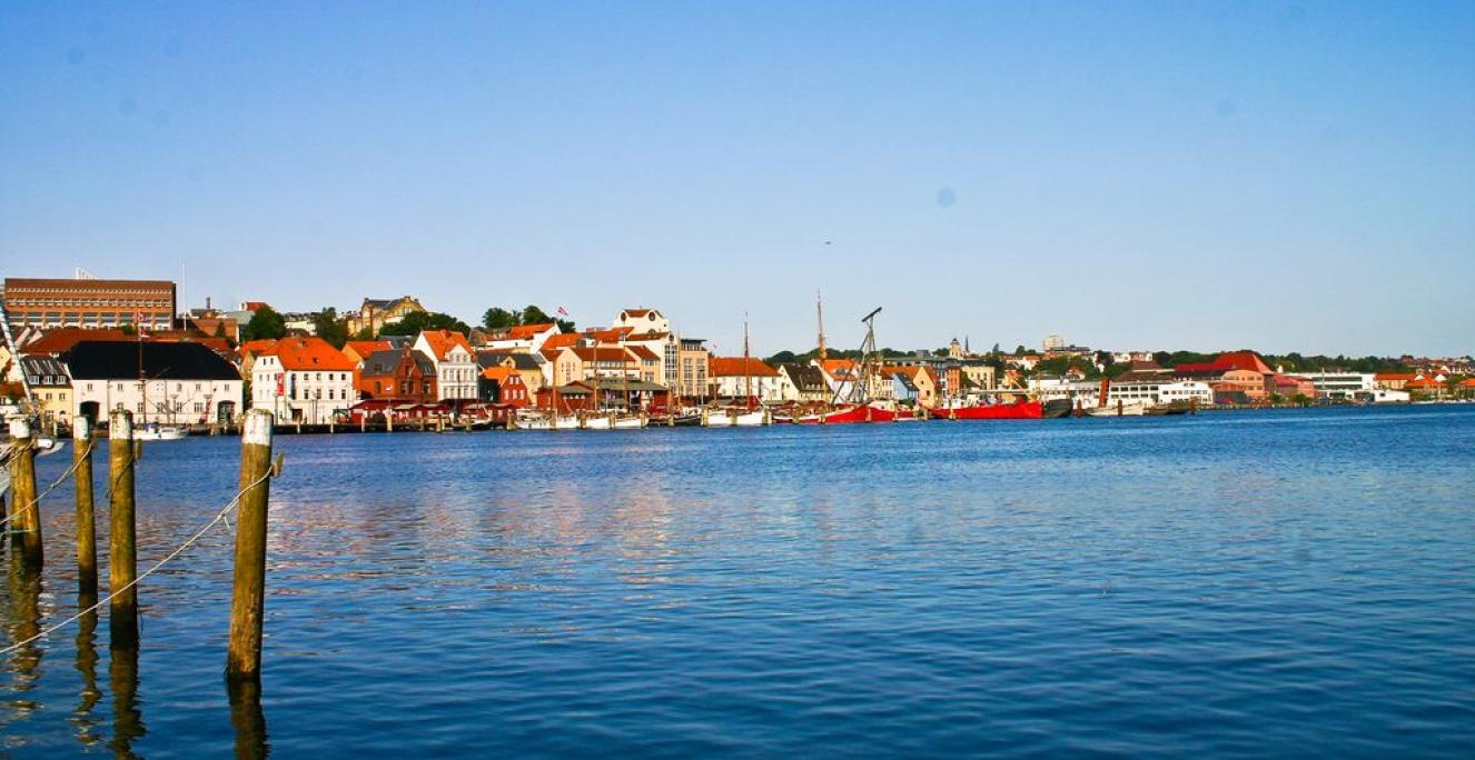Siden 18. marts har Flensborg Havn huset en ny færge, der sejler mellem Sønderborg og Flensborg.