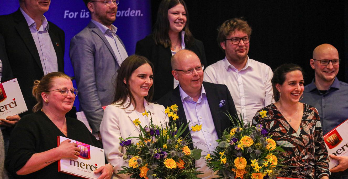 Maylis Rossberg og Stefan Seidler blev sammen med SSW's øvrige kandidater hyldet for deres indsats i valgkampen. Maylis Rossberg og Stefan Seidler blev sammen med SSW's øvrige kandidater hyldet for deres indsats i valgkampen.