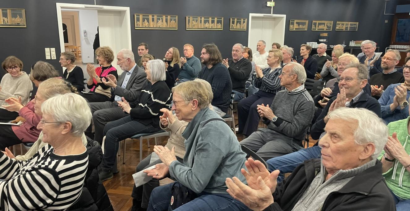 Tirsdag den 28. januar var der premiere på den nye dokumentarfilm. I alt 43 mennesker deltog på Dansk Centralbibliotek for Sydslesvig i Flensborg.