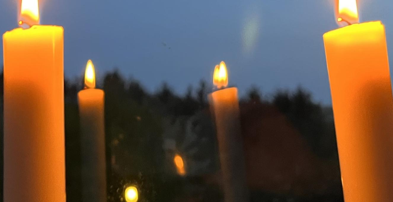 Om aftenen den 4. maj skal der sættes lys i vinduet til minde om Danmarks Befrielse i 1945. Om aftenen den 4. maj skal der sættes lys i vinduet til minde om Danmarks Befrielse i 1945.