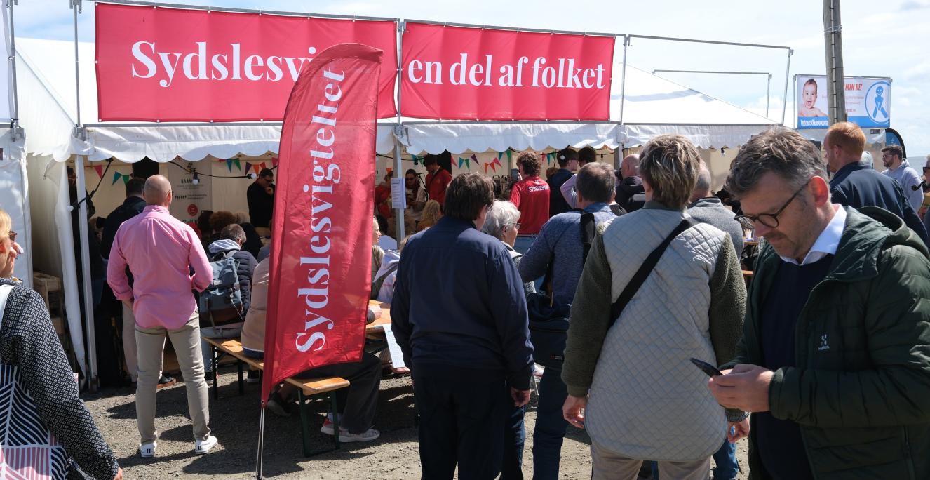 Grænseforeningen og de sydslesvigske organisationer har deltaget på Folkemødet Bornholm i en årrække. Grænseforeningen og de sydslesvigske organisationer har deltaget på Folkemødet Bornholm i en årrække.