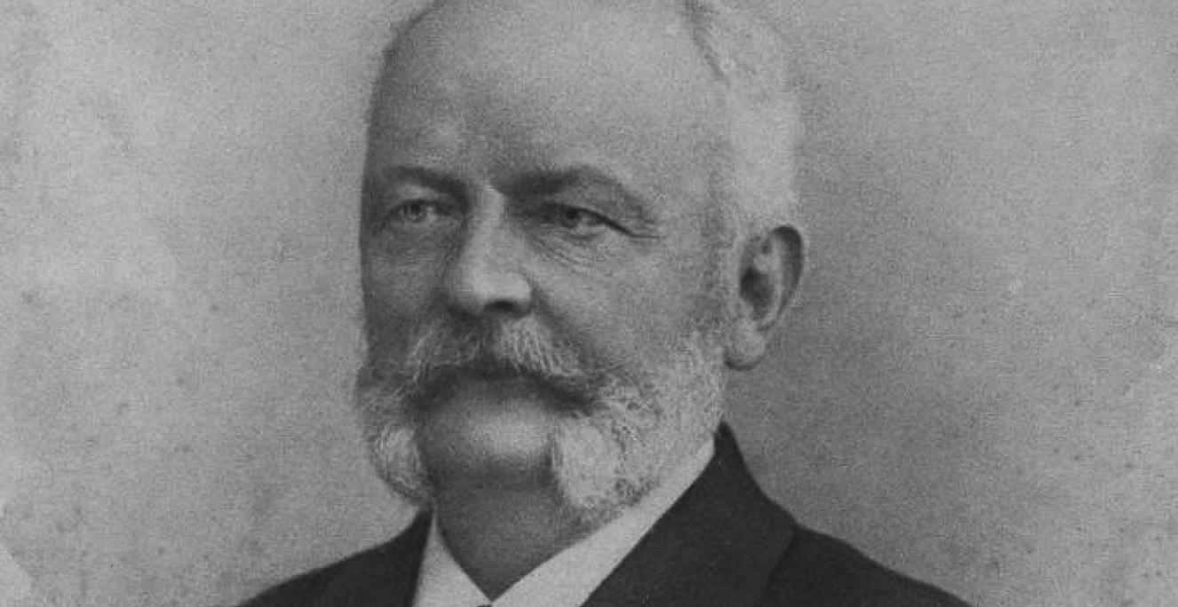 Michael Jebsen er grundlæggeren af det hele og etablerer et rederi i Aabenraa i 1878. Mod slutningen af 1800-tallet laver han gode handler i Østen.