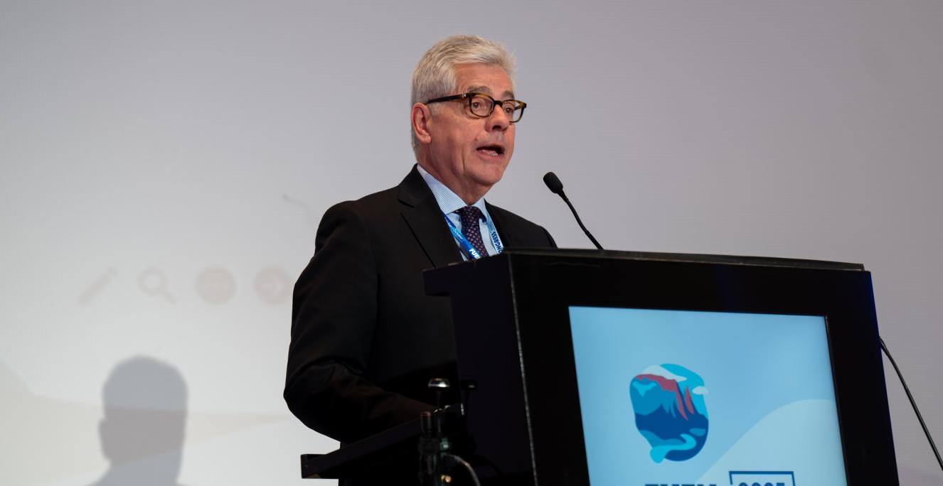 Jens A. Christiansen fra det danske mindretal i Sydslesvig måtte nøjes med en andenplads i kampen om præsidentposten i den europæiske mindretalsunion, FUEN. Jens A. Christiansen fra det danske mindretal i Sydslesvig måtte nøjes med en andenplads i kampen om præsidentposten i den europæiske mindretalsunion, FUEN.