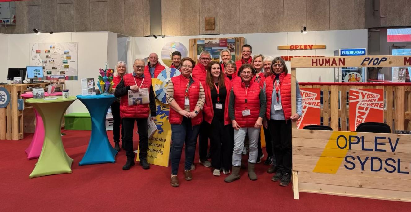 De frivillige på standen til messen 'Ferie for Alle'