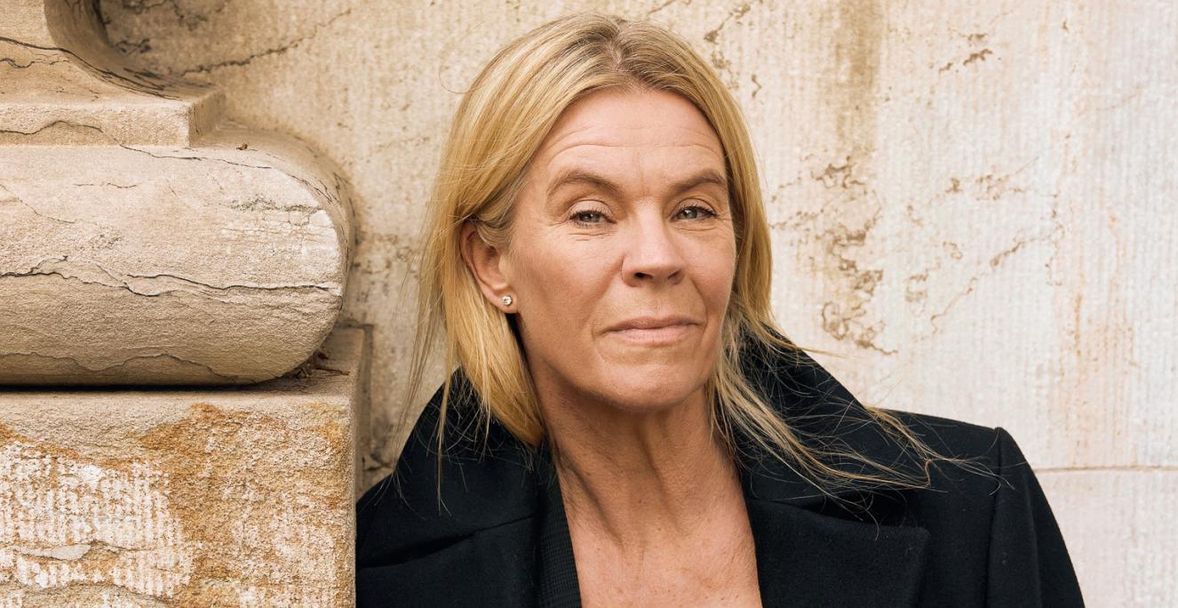 Helle Faber er uddannet journalist og har arbejdet på DR, herunder ungdomsradioprogrammet ‘P4 i P1’ samt DR Nyheder. Senere blev hun filmproducent og har nu sit eget filmselskab MadeInCopenhagen. Som producer står hun bag mere end 50 dokumentarfilm, hvoraf flere har høstet dansk og international anerkendelse. Senest har hun med filmen ‘Mr. Nobody against Putin’ modtaget den eftertragtede Oscar-filmpris.