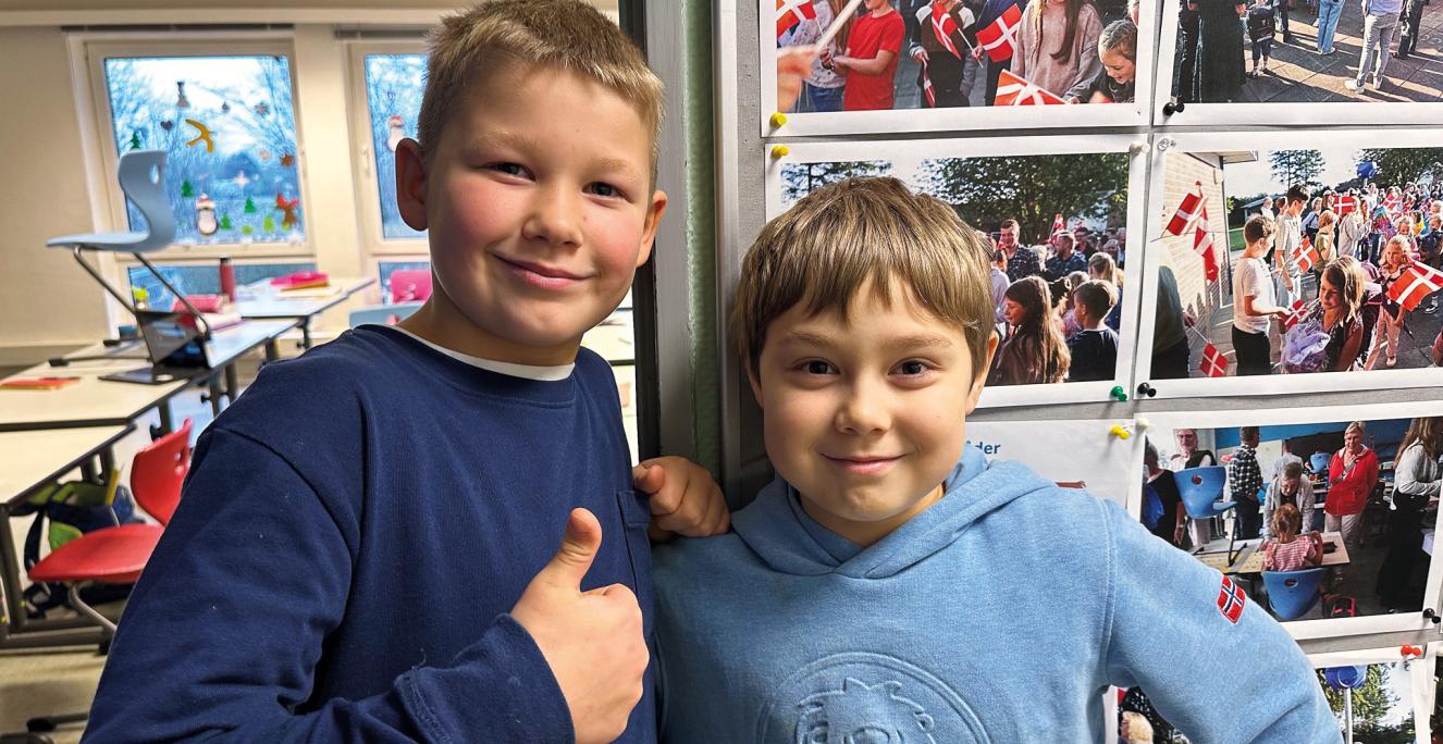 To drenge på Hatlund Danske Skole.