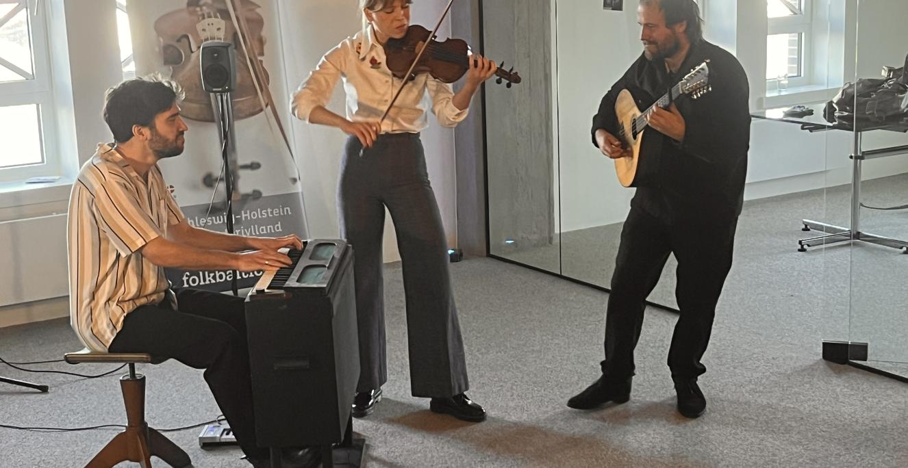 Bandet 'Stundom' er huskunstnere på årets folkBALTICA Festival fra den 2.-10. maj.